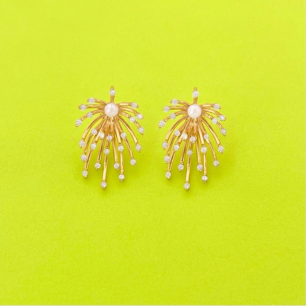 NORTH FACE LIZA YATES DESIGN Elegant Gold and Pearl Earrings